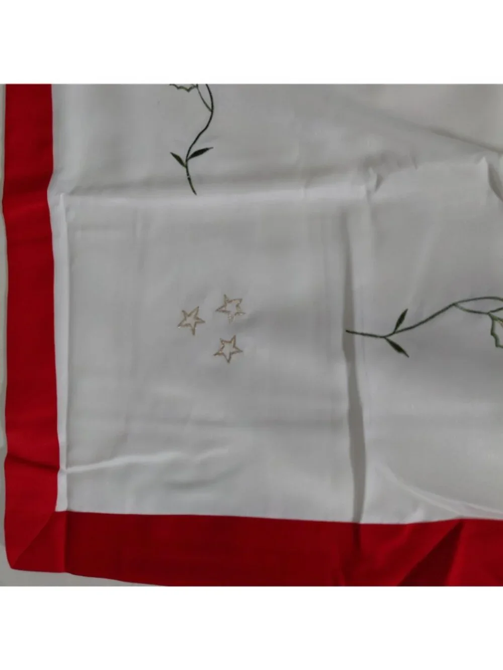 Christmas Tablecloth 85x60 Rectangle White Red Floral Embroidered Poinsetta NEW